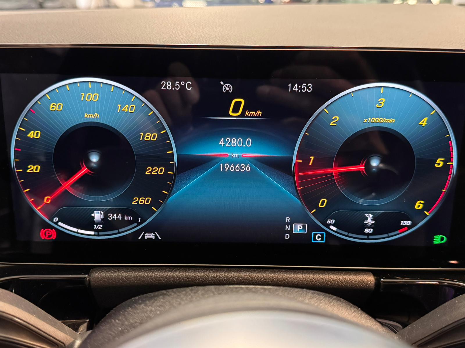 Mercedes-Benz GLA 2021 - zdjęcie 10