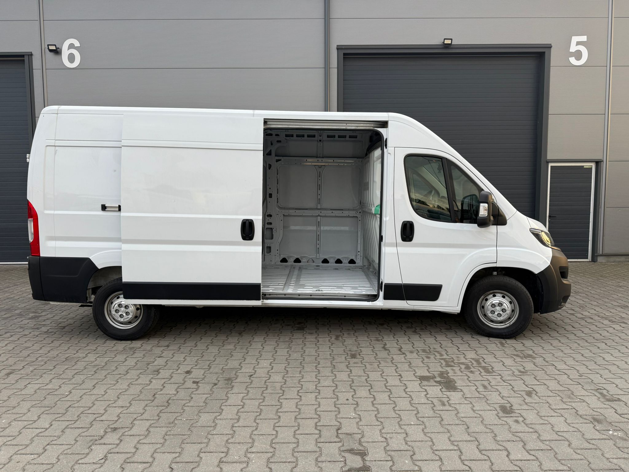 Peugeot Boxer 2023 - zdjęcie 13