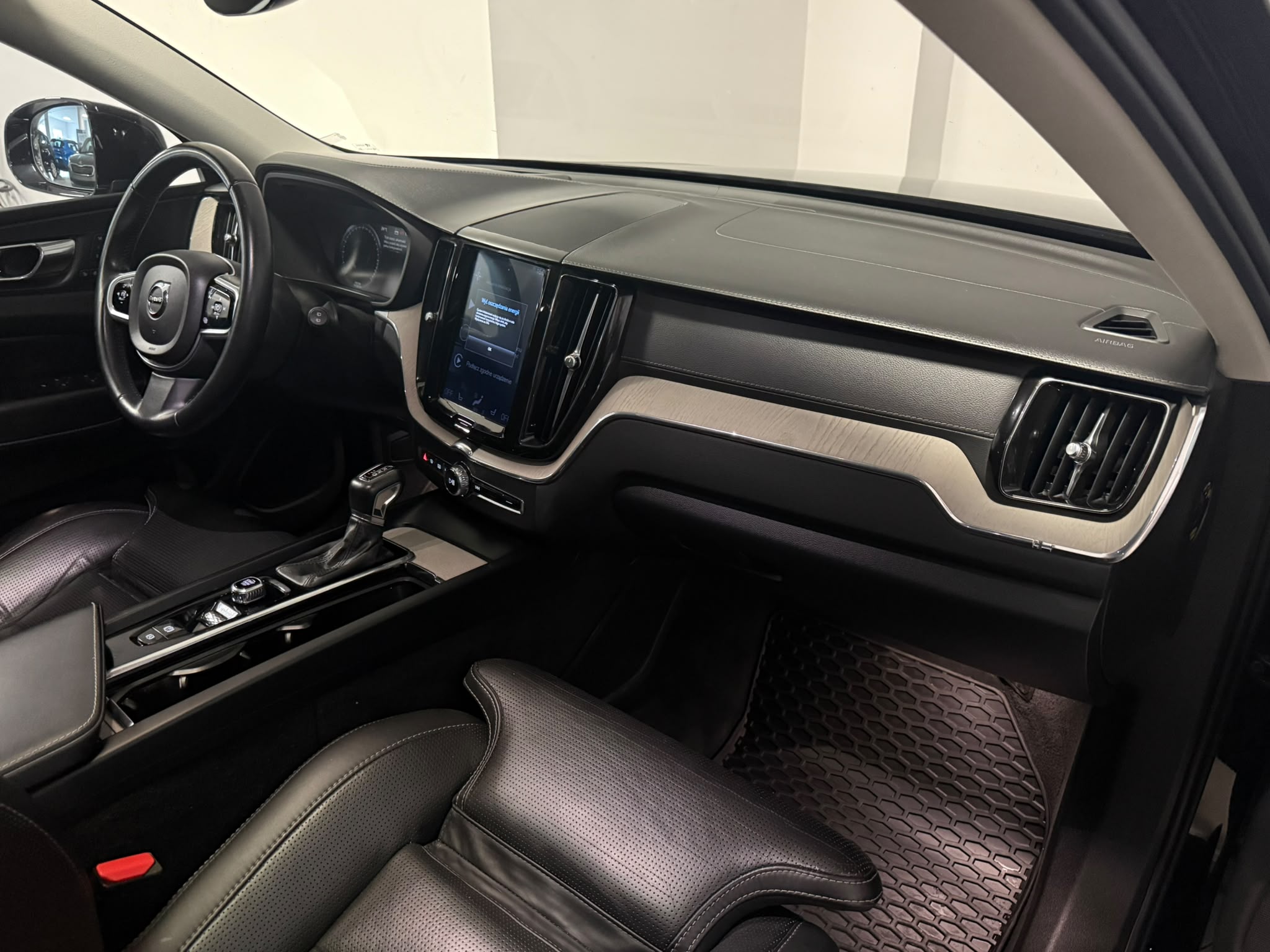 Volvo XC-60 2019 - zdjęcie 11