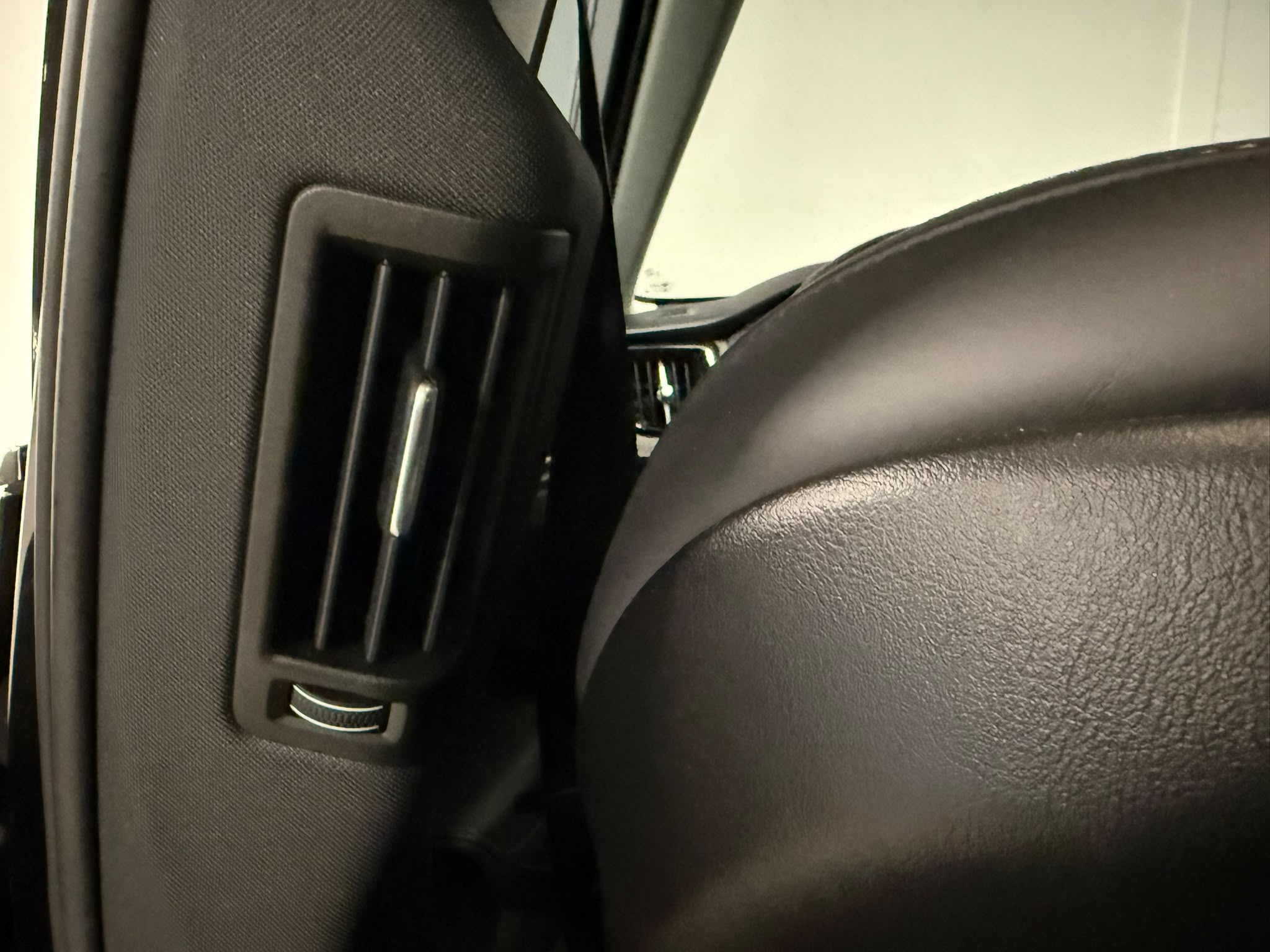 Volvo XC-60 2019 - zdjęcie 24