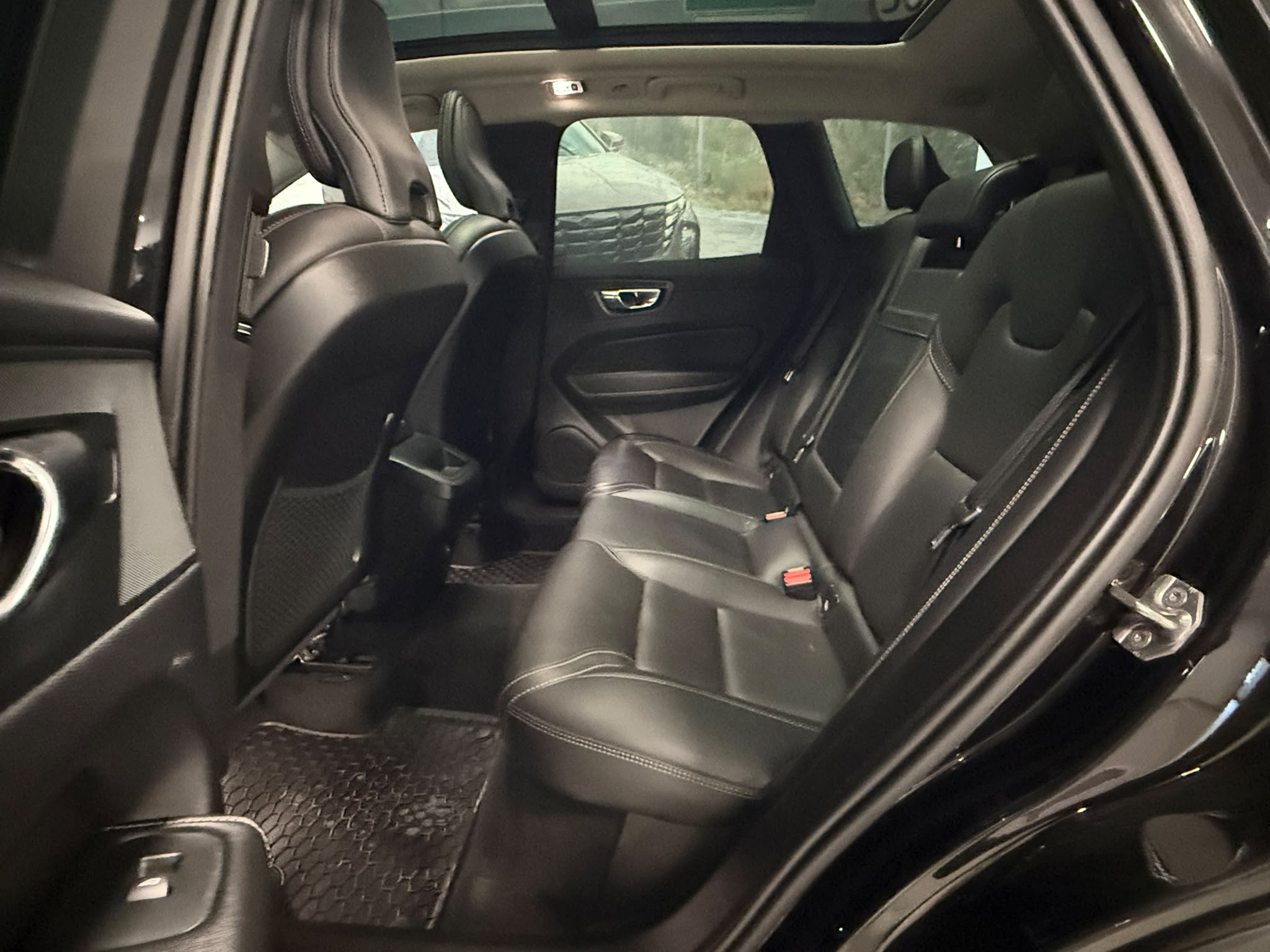 Volvo XC-60 2019 - zdjęcie 18