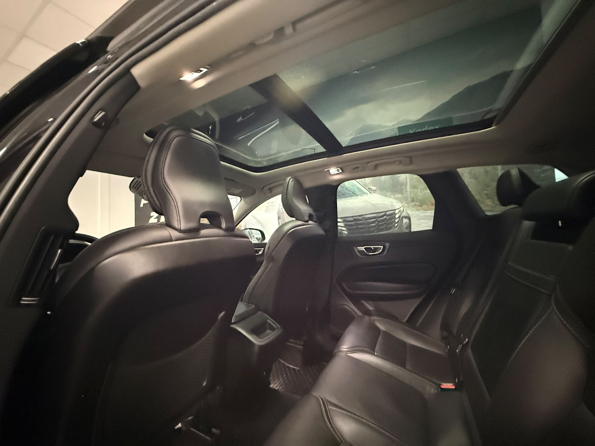Volvo XC-60 2019 - zdjęcie 22