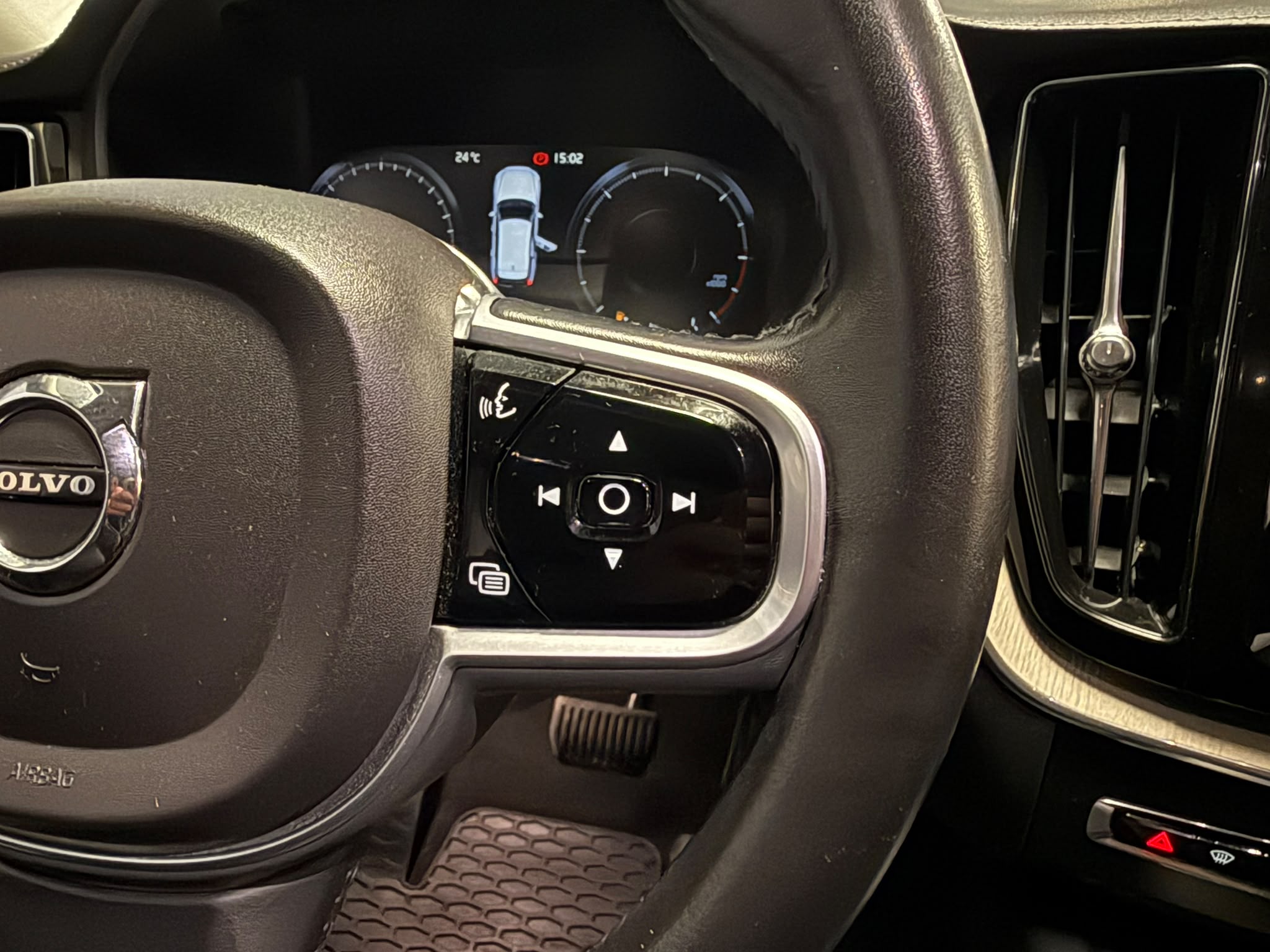 Volvo XC-60 2019 - zdjęcie 14