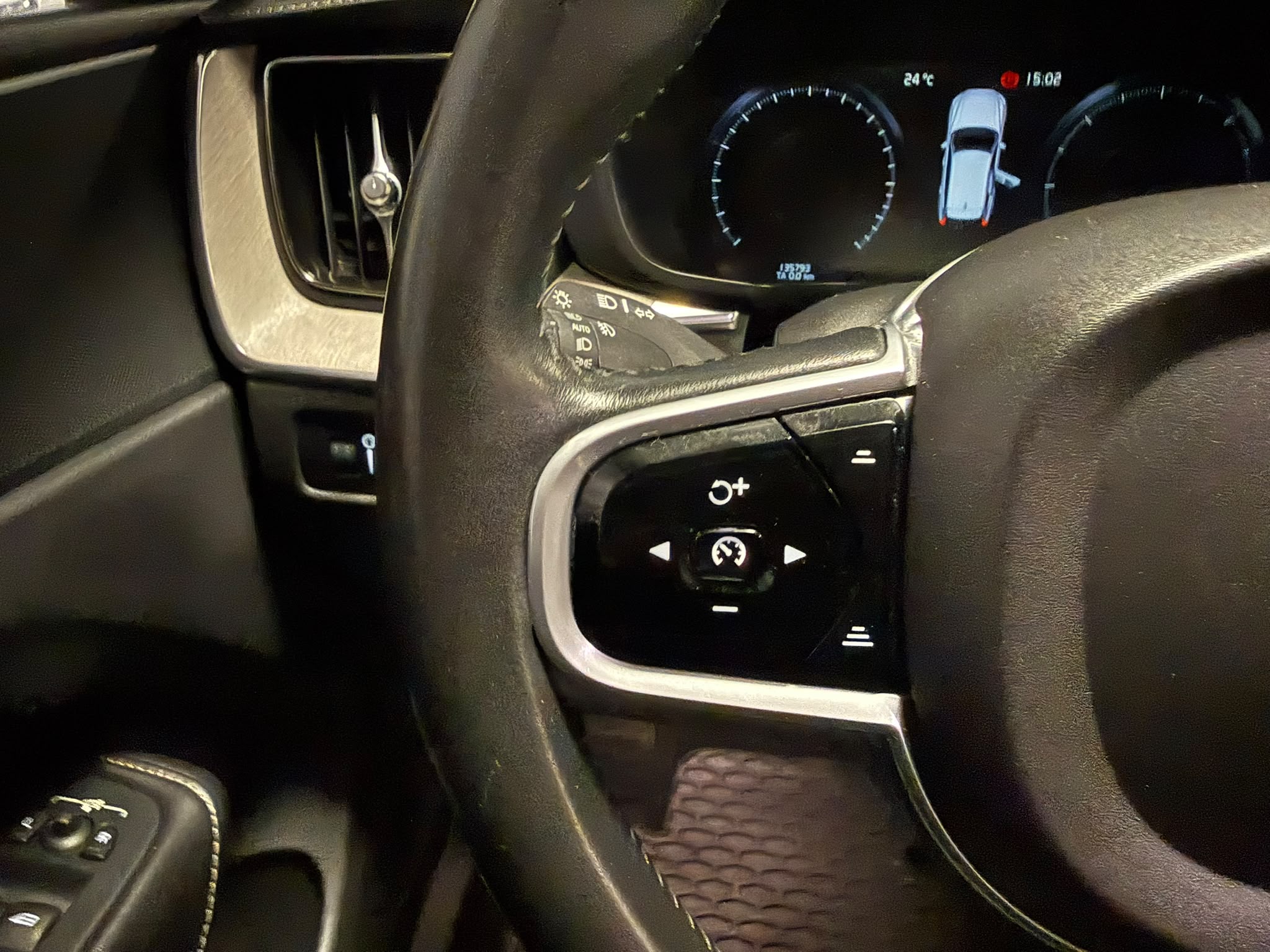 Volvo XC-60 2019 - zdjęcie 13