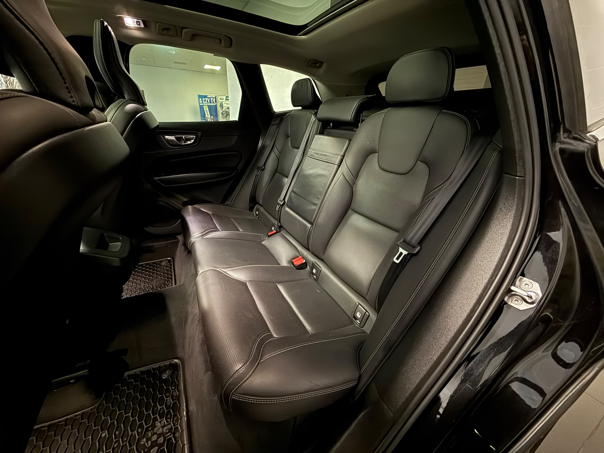 Volvo XC-60 2019 - zdjęcie 19