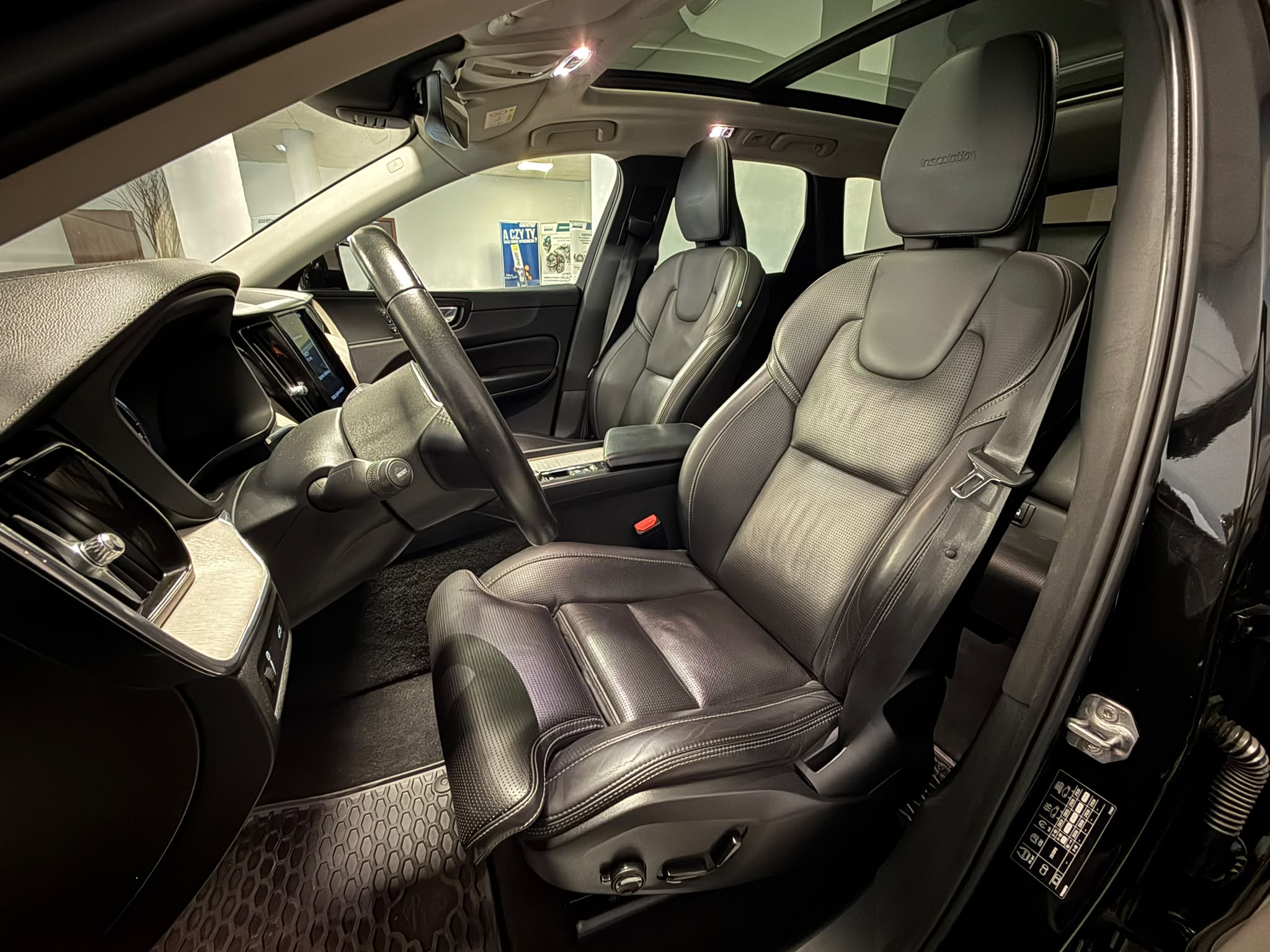 Volvo XC-60 2019 - zdjęcie 15
