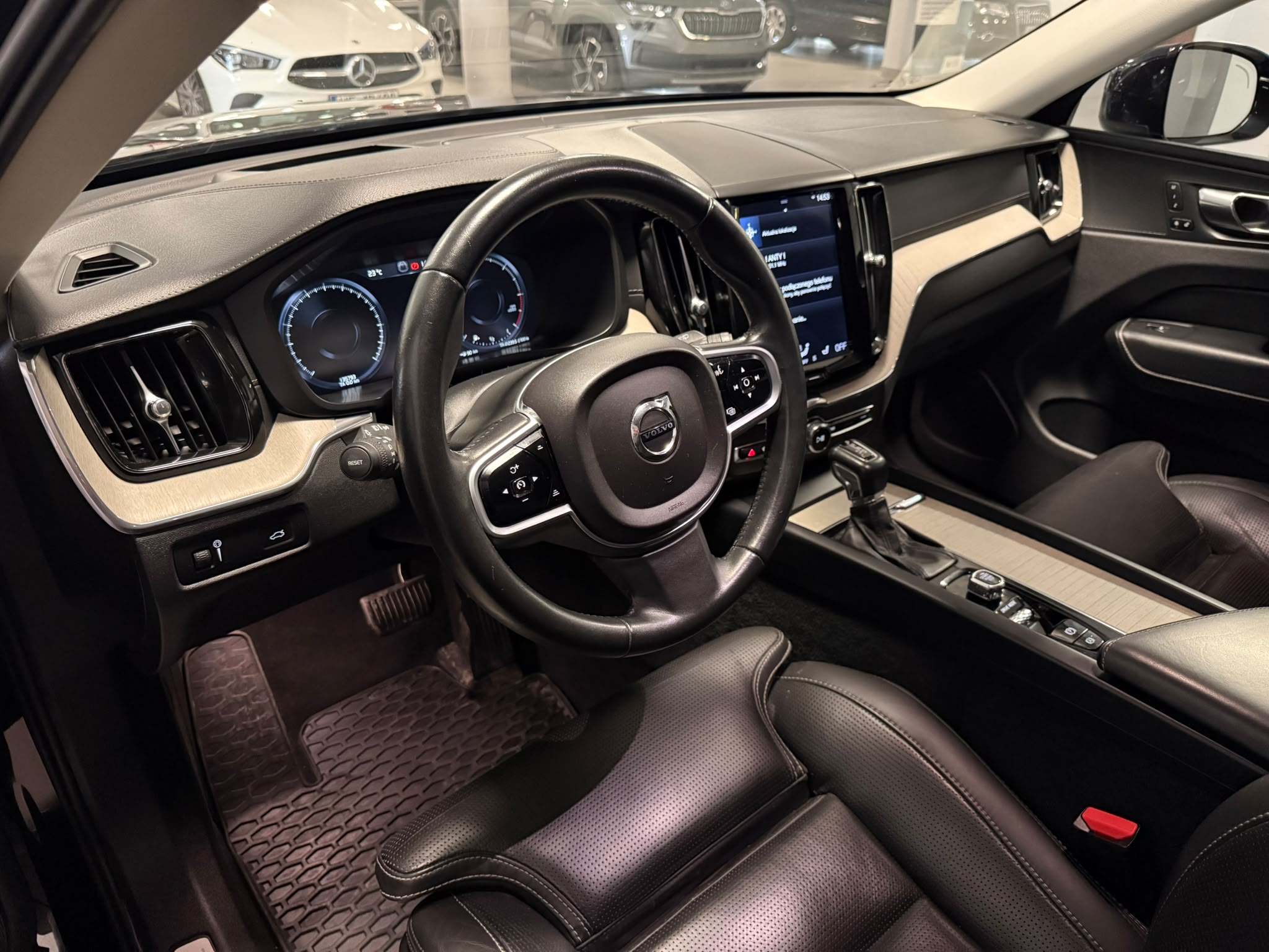Volvo XC-60 2019 - zdjęcie 10