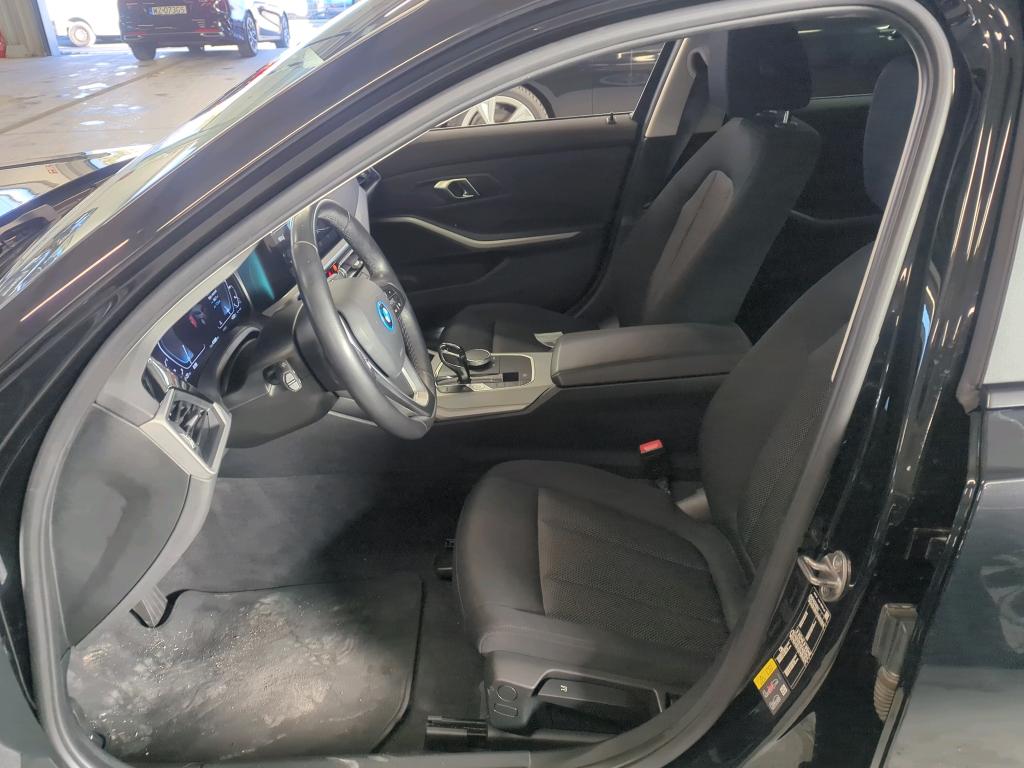 BMW Seria 3 2021 - zdjęcie 10