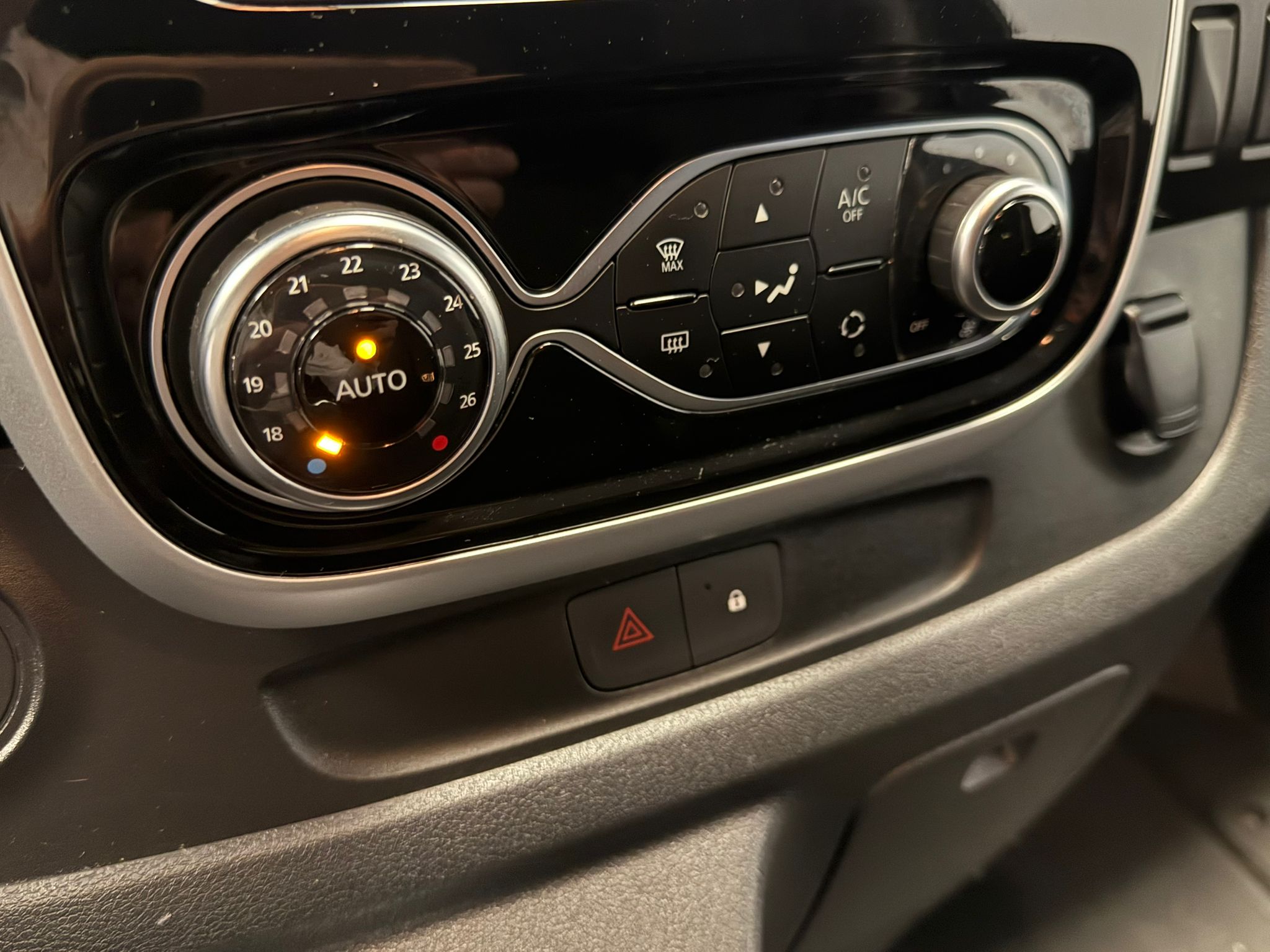 Renault Trafic 2020 - zdjęcie 19