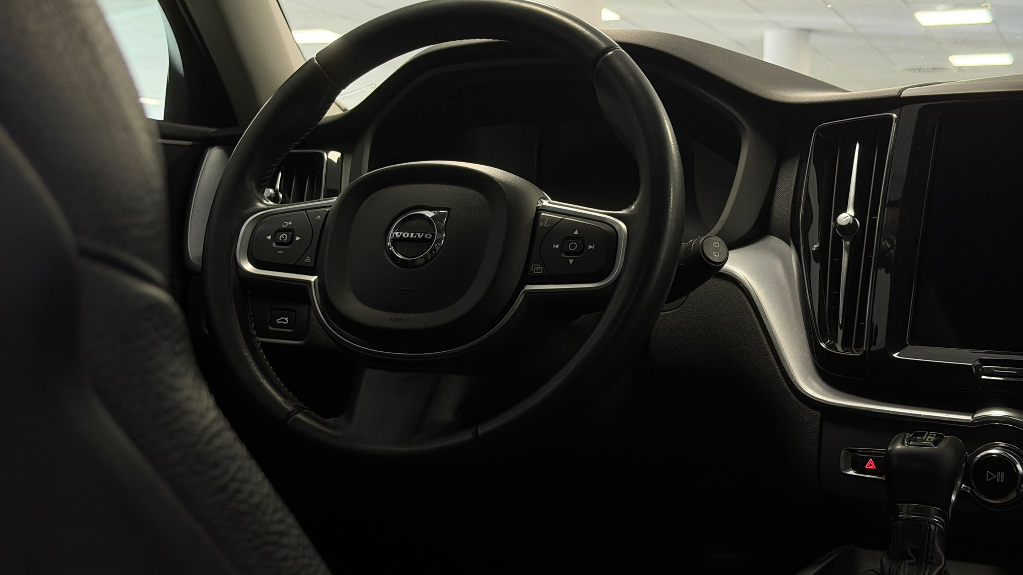 Volvo XC60 2020 - zdjęcie 12