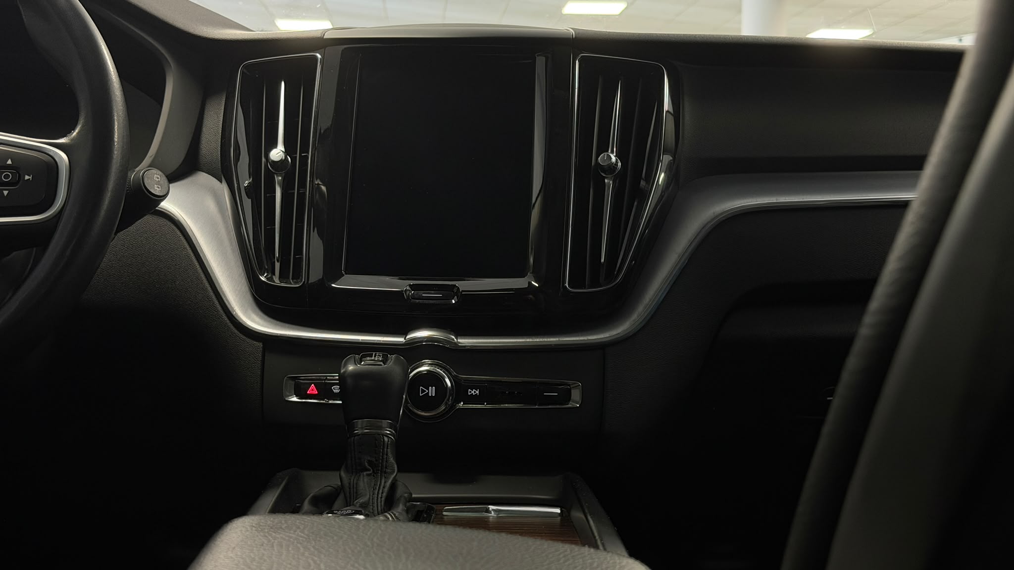 Volvo XC60 2020 - zdjęcie 17