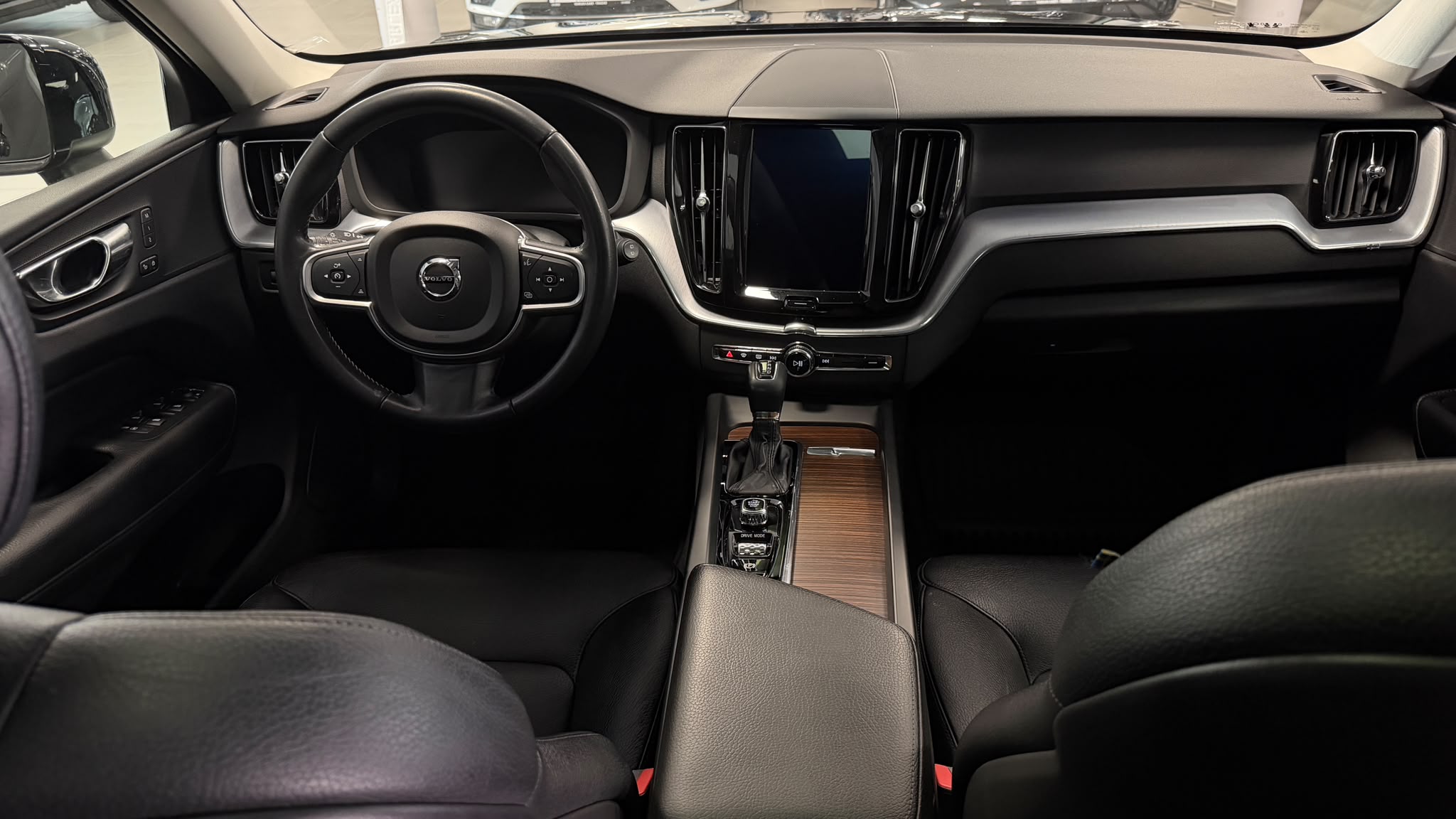Volvo XC60 2020 - zdjęcie 10