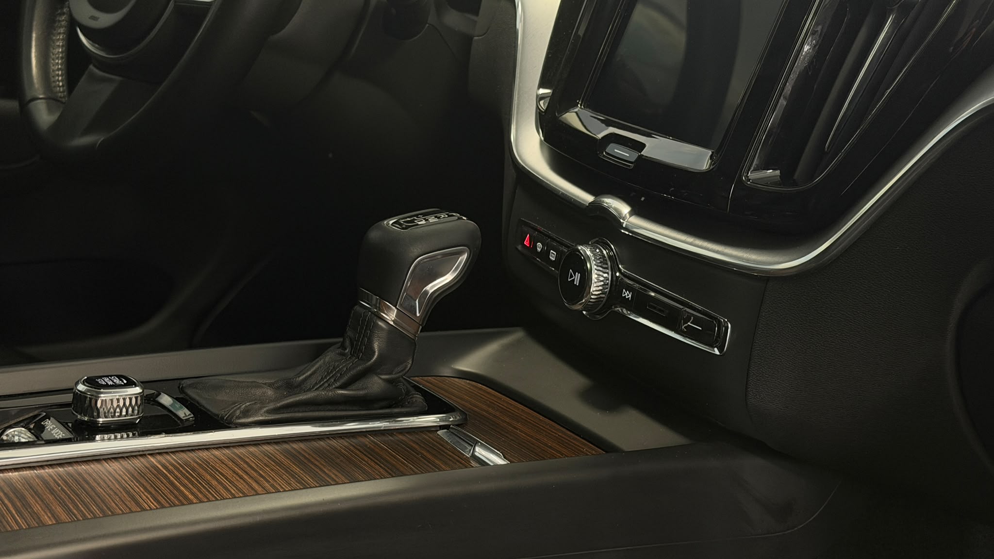 Volvo XC60 2020 - zdjęcie 16