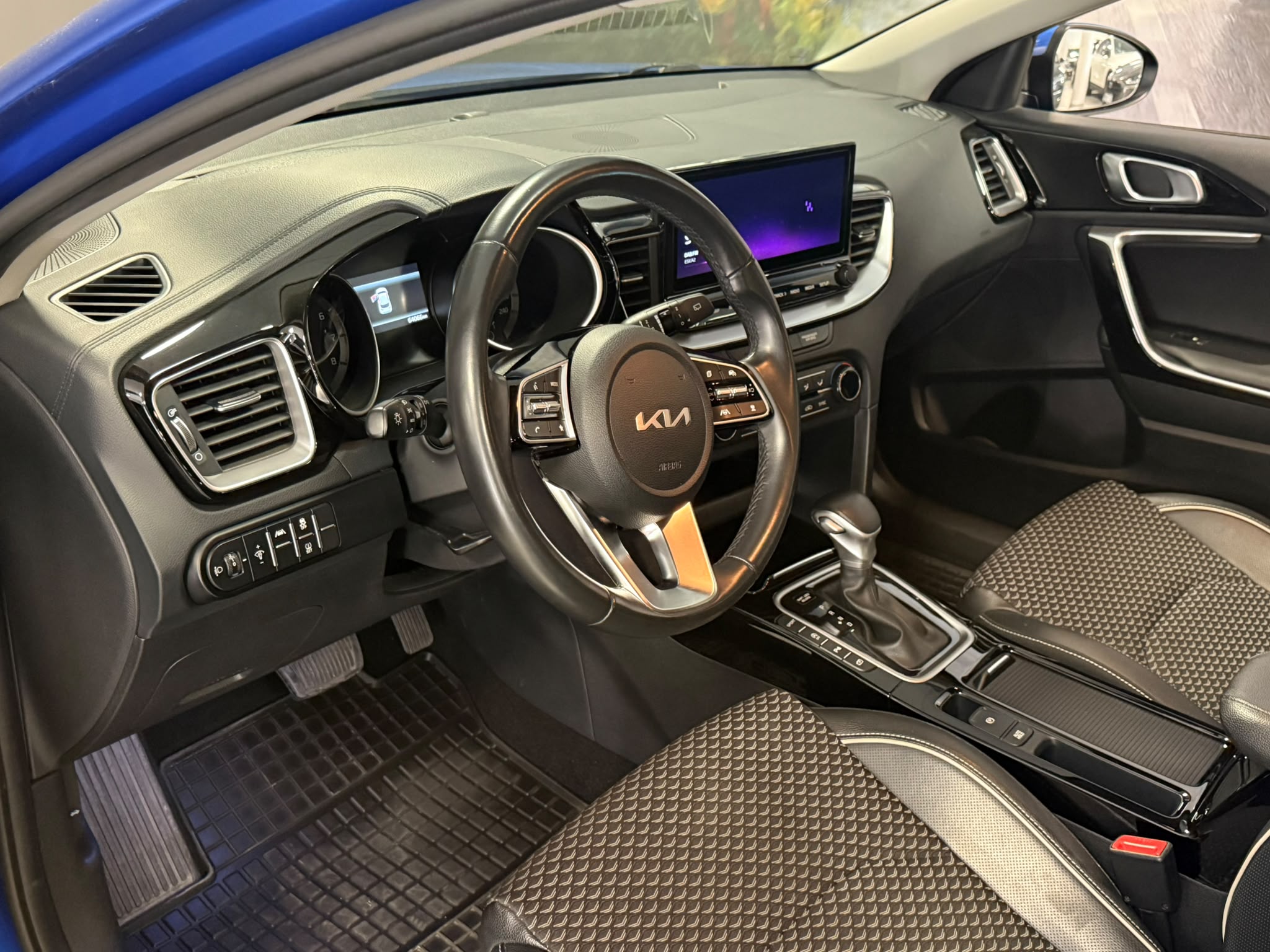 KIA xCeed 2023 - zdjęcie 9