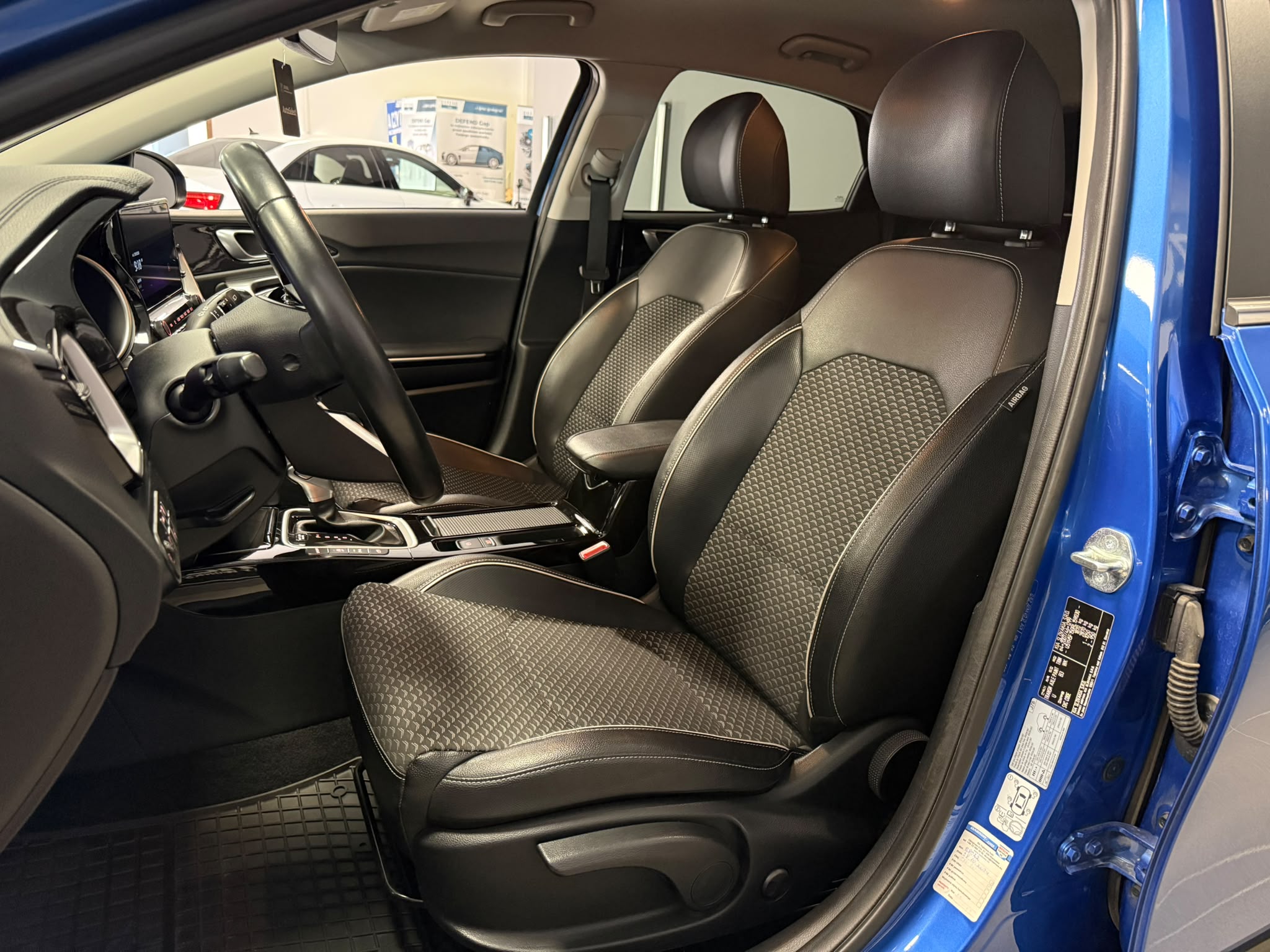 KIA xCeed 2023 - zdjęcie 25
