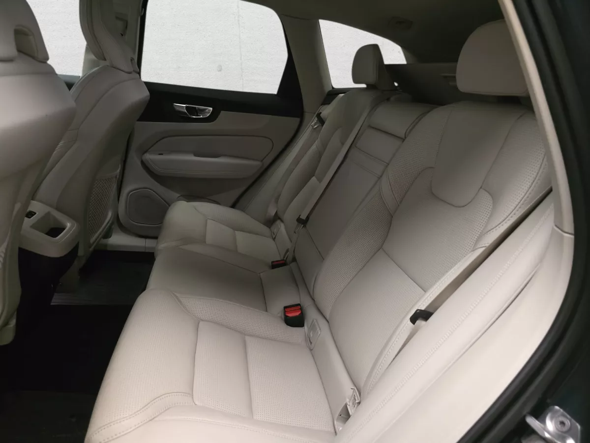 Volvo XC60 2019 - zdjęcie 12