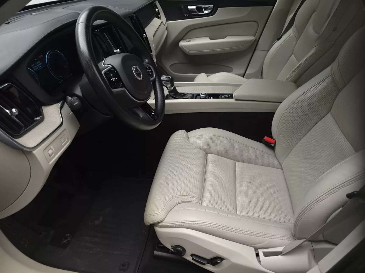 Volvo XC60 2019 - zdjęcie 11