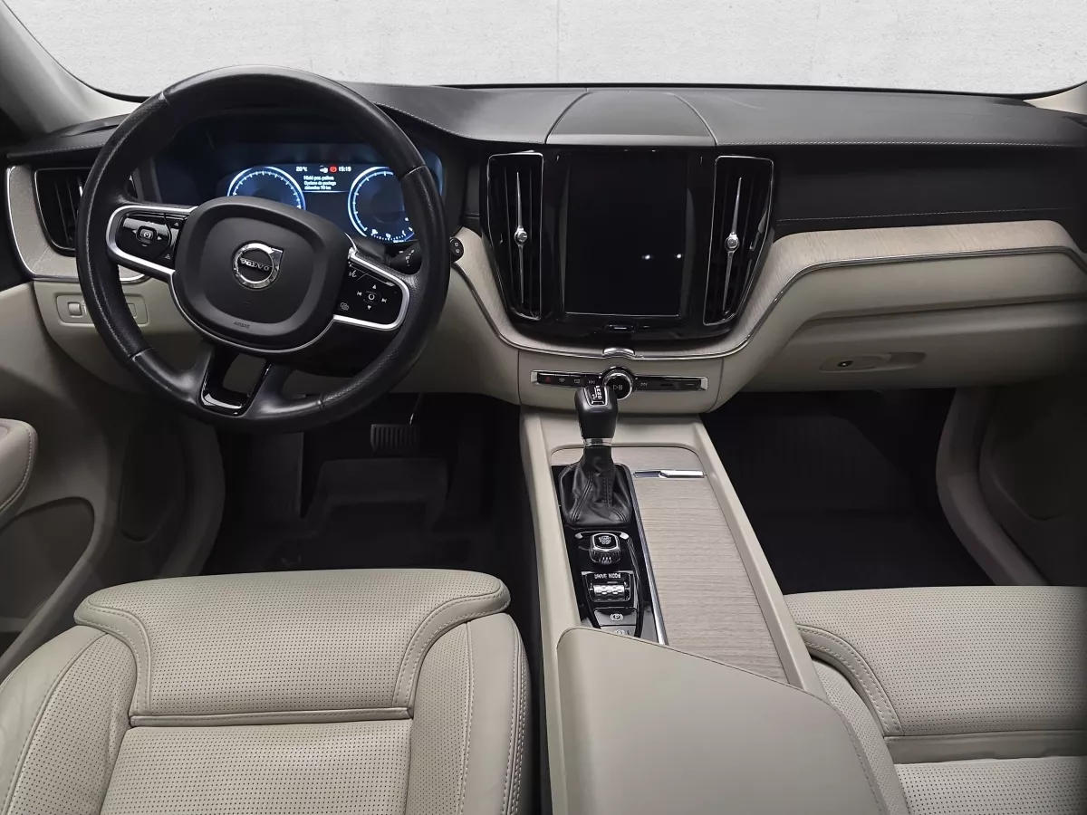 Volvo XC60 2019 - zdjęcie 9