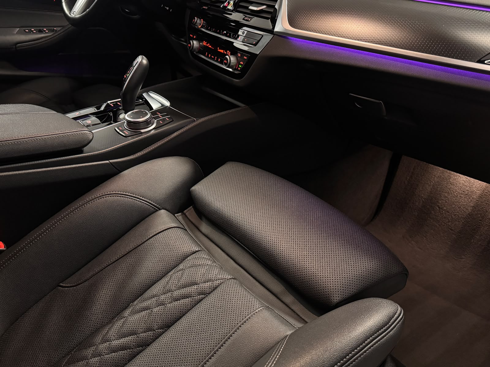BMW Seria 5 2022 - zdjęcie 22