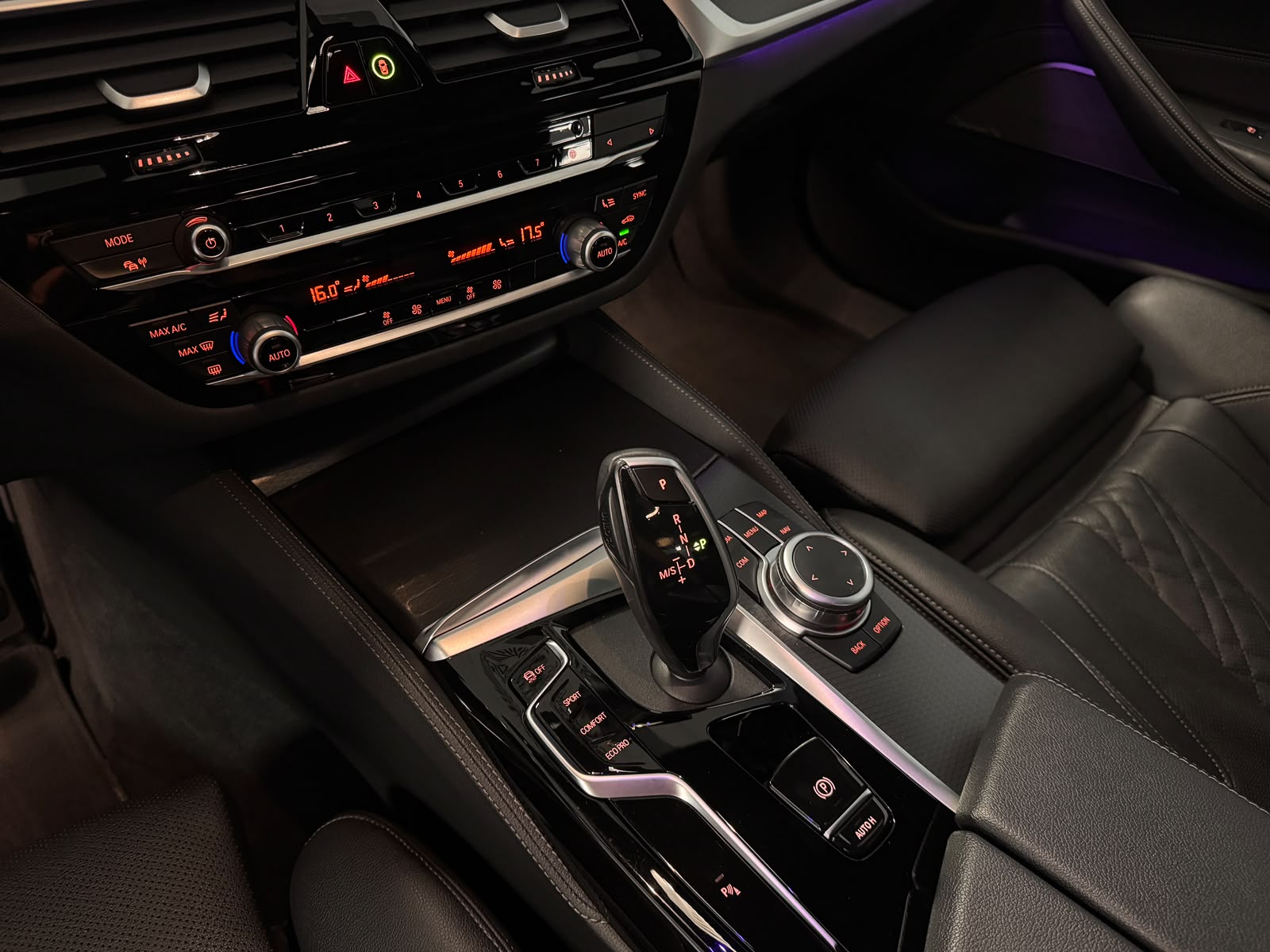 BMW Seria 5 2022 - zdjęcie 14