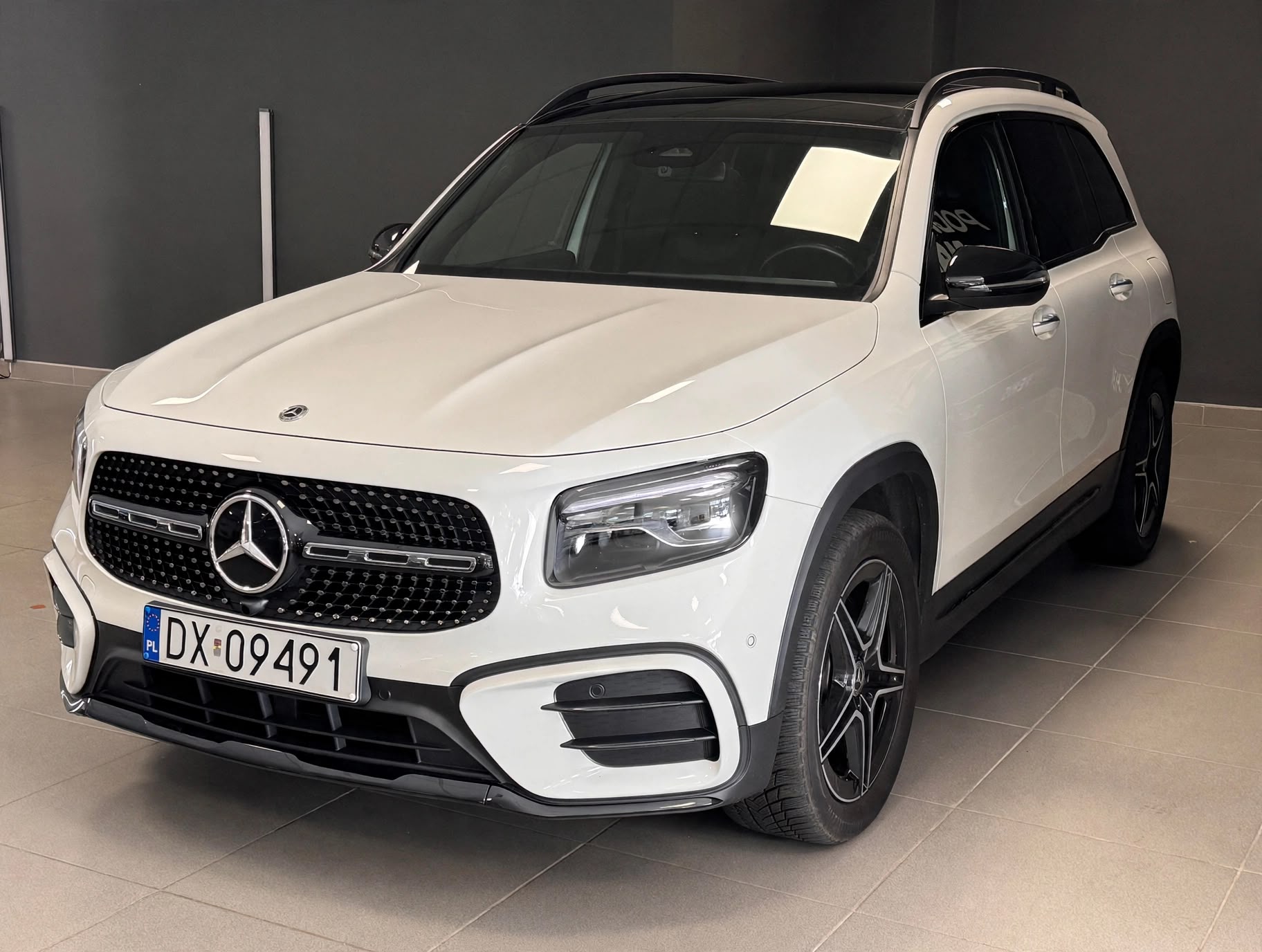 Mercedes-Benz GLB 220 4MATIC 2024 - zdjęcie 3