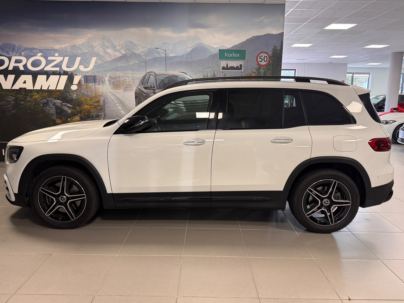 Mercedes-Benz GLB 220 4MATIC 2024 - zdjęcie 4