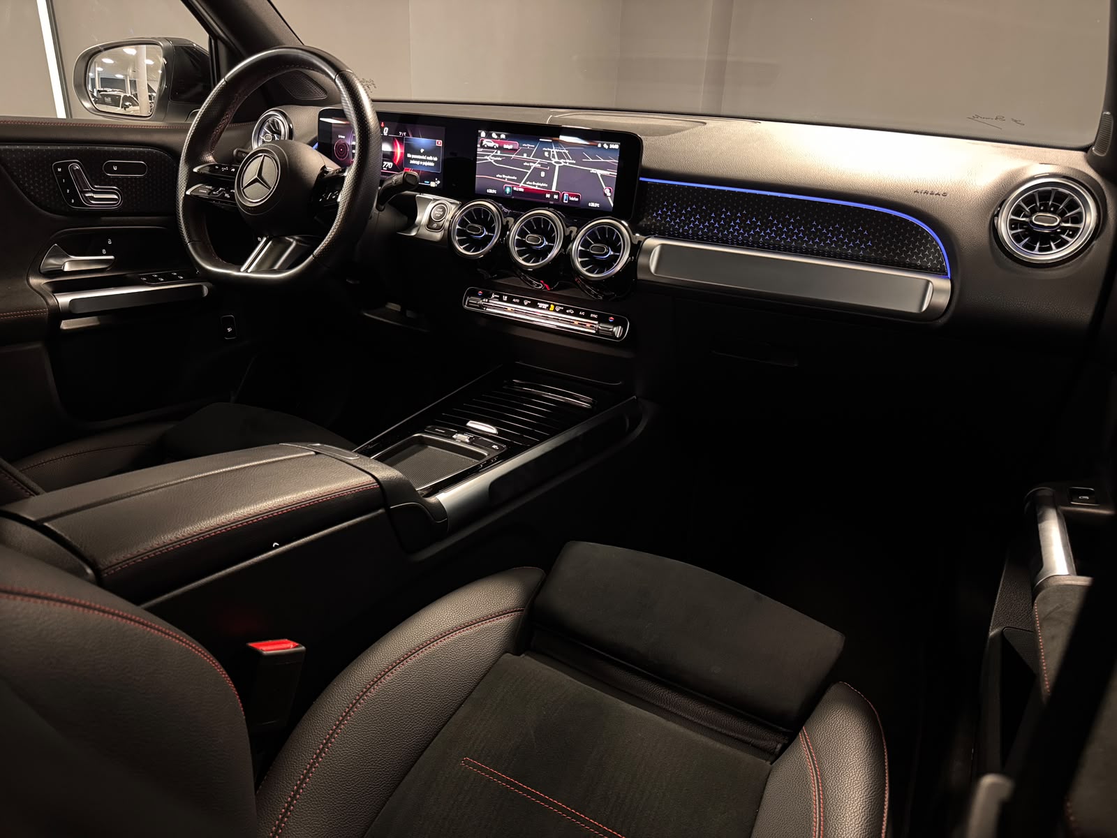 Mercedes-Benz GLB 220 4MATIC 2024 - zdjęcie 11