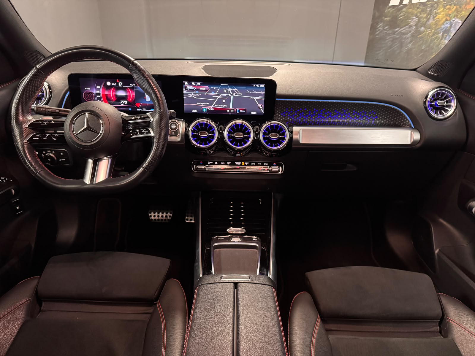 Mercedes-Benz GLB 220 4MATIC 2024 - zdjęcie 10