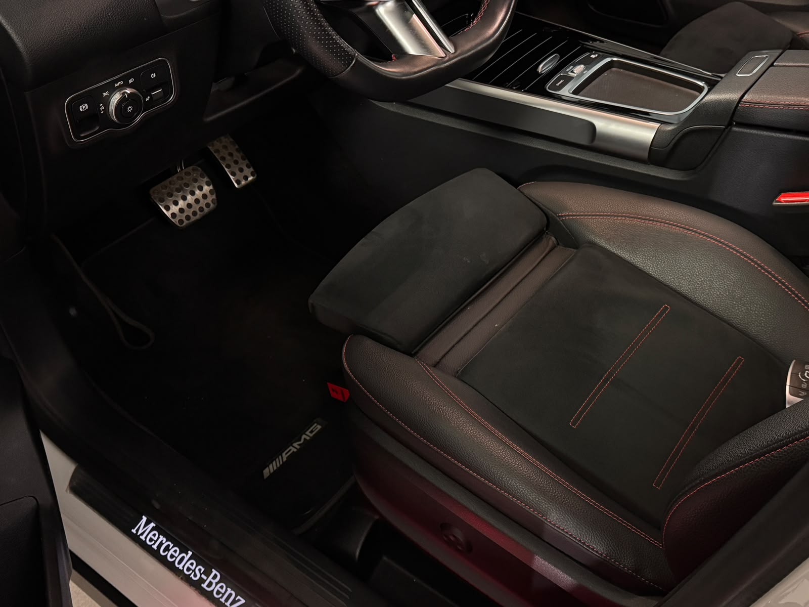 Mercedes-Benz GLB 220 4MATIC 2024 - zdjęcie 29