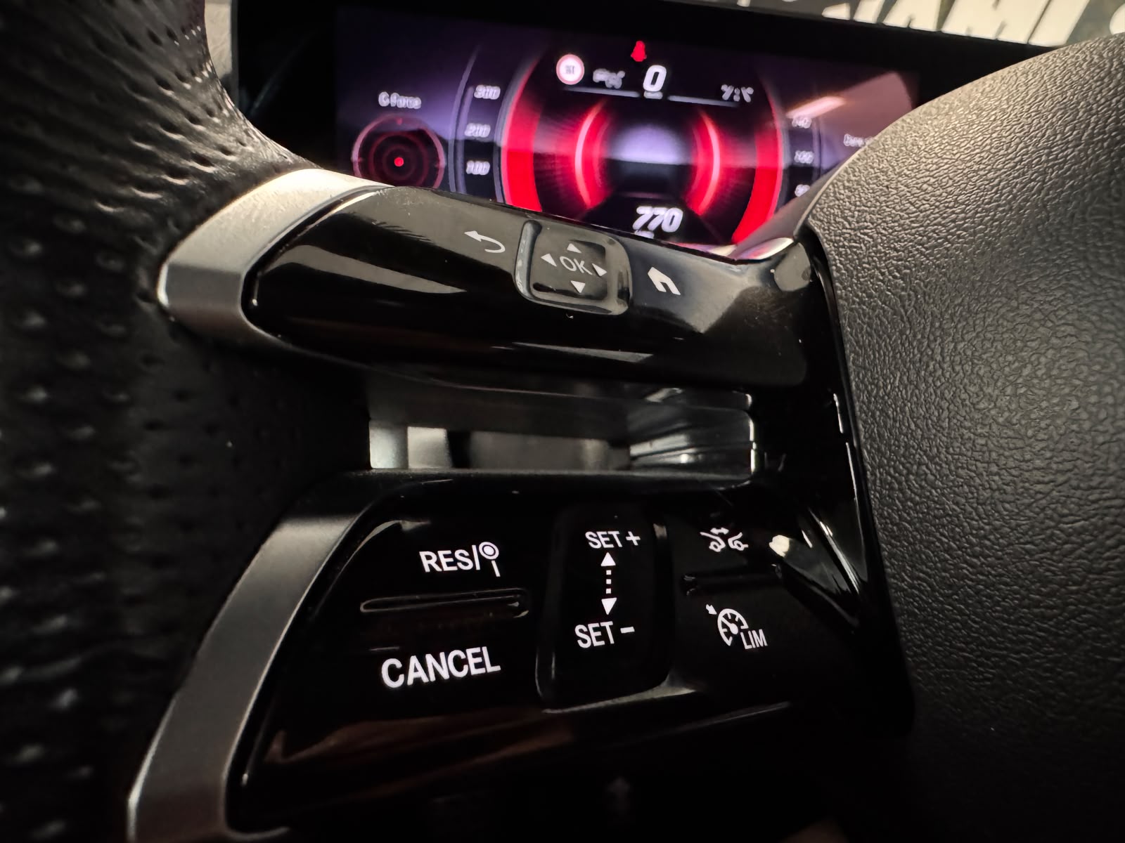 Mercedes-Benz GLB 220 4MATIC 2024 - zdjęcie 14