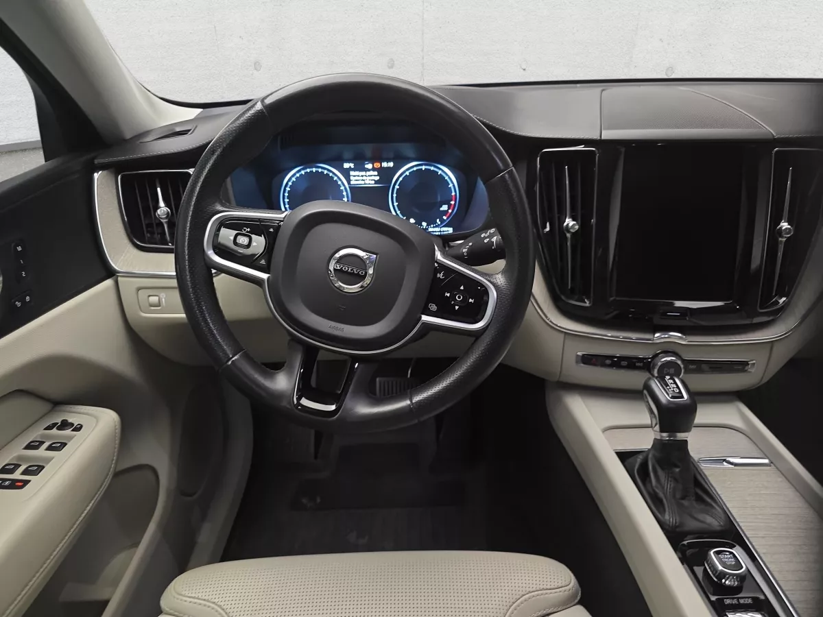 Volvo XC60 2019 - zdjęcie 10