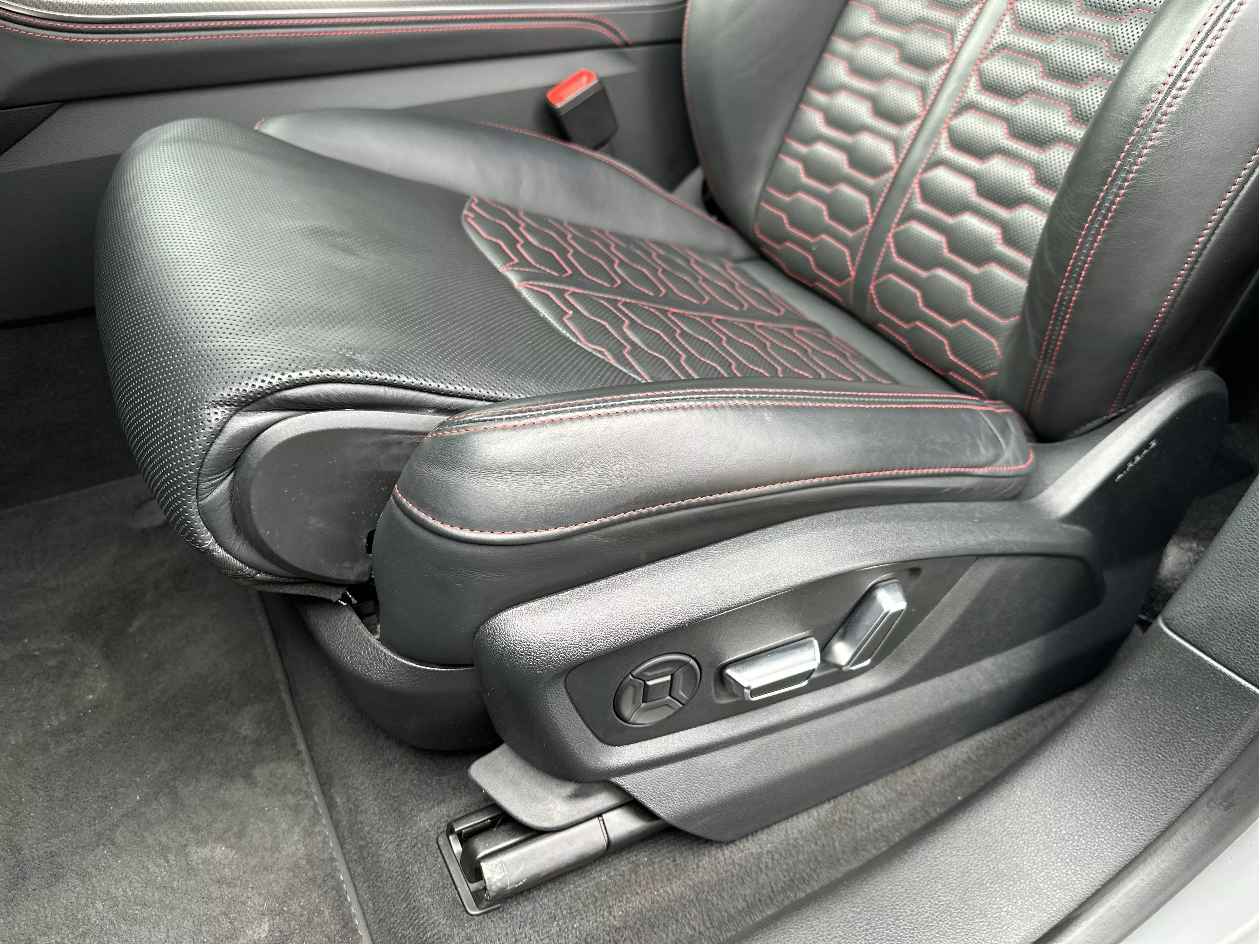 AUDI RS Q8 2023 - zdjęcie 13